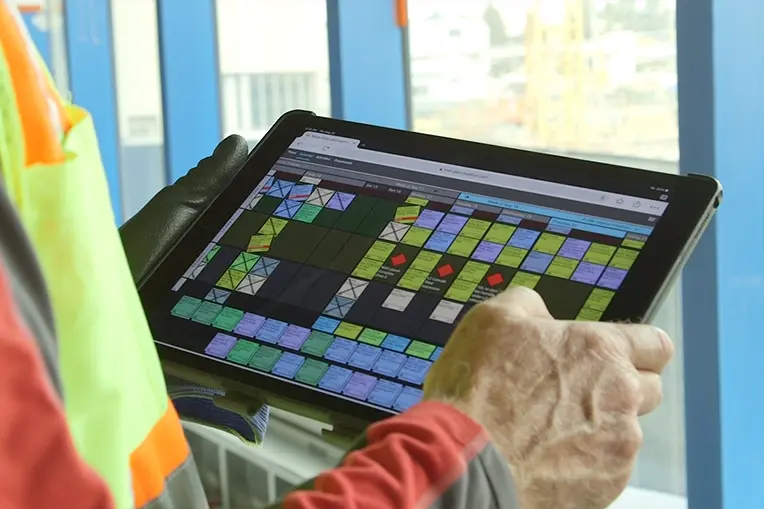 Use Nialli Visual Planner on any device - a construction worker accesses from their tablet